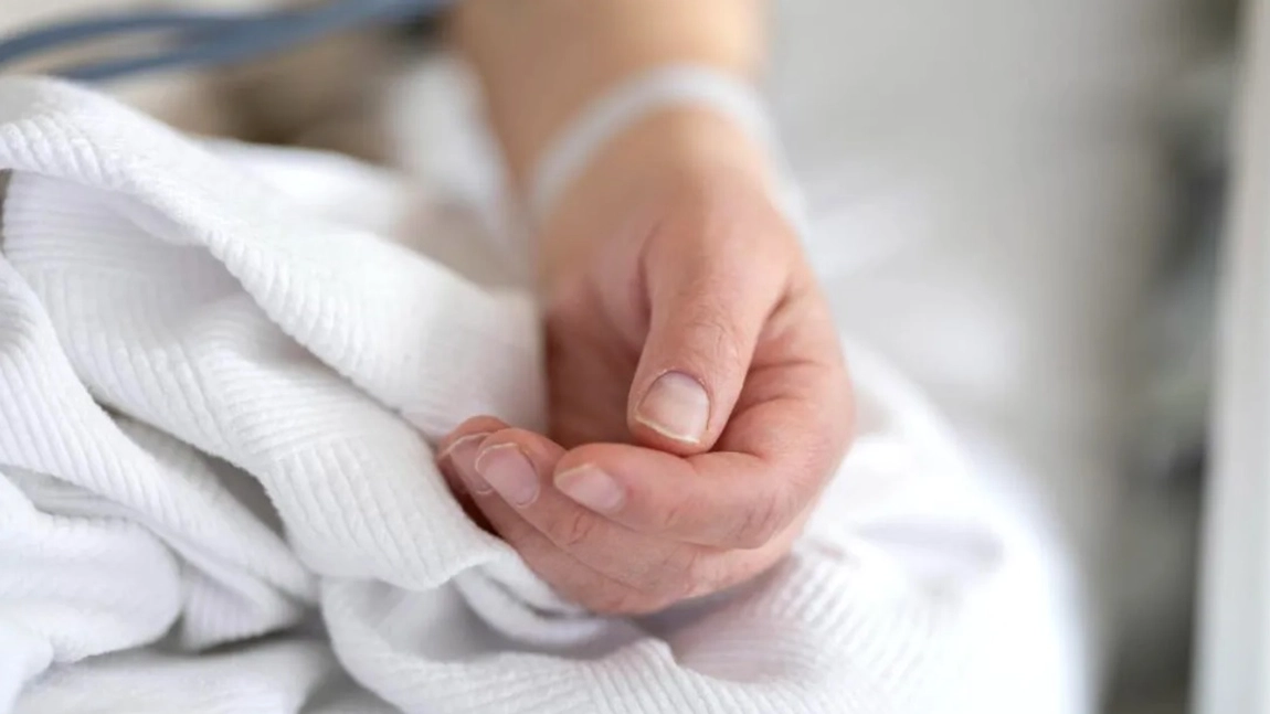 Vonovații ar putea scăpa basma curată. Dosarul Anei, tânăra desfigurată la SPA, stă pe loc de 4 ani. La anul se prescriu faptele