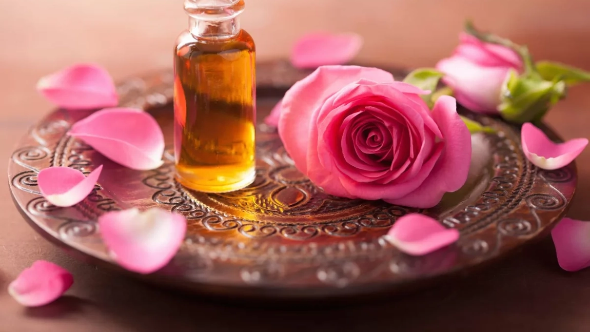 Ce beneficii are uleiul de trandafir? Dr. Oana Cuzino explică ce efecte incredibile are!