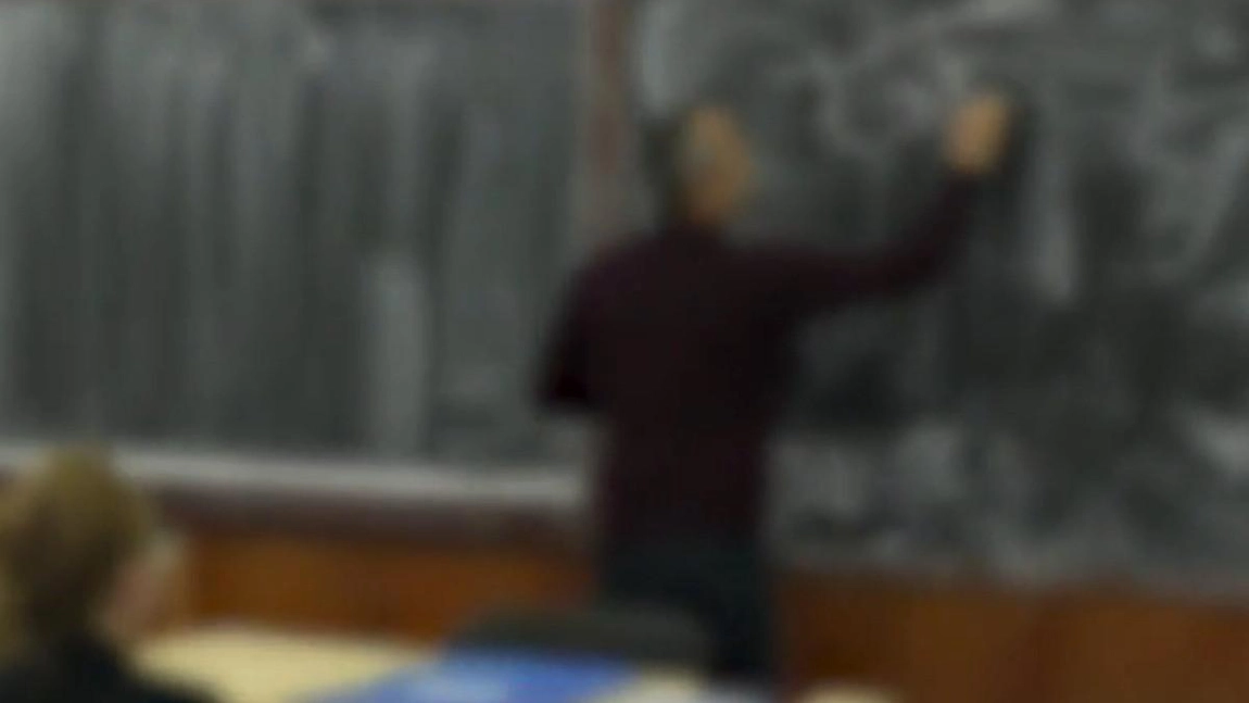 Eleve de la un liceu din Satu Mare violate de profesorul de istorie! În anchetă sunt vizați și doi foști elevi, care ar fi profitat de fete