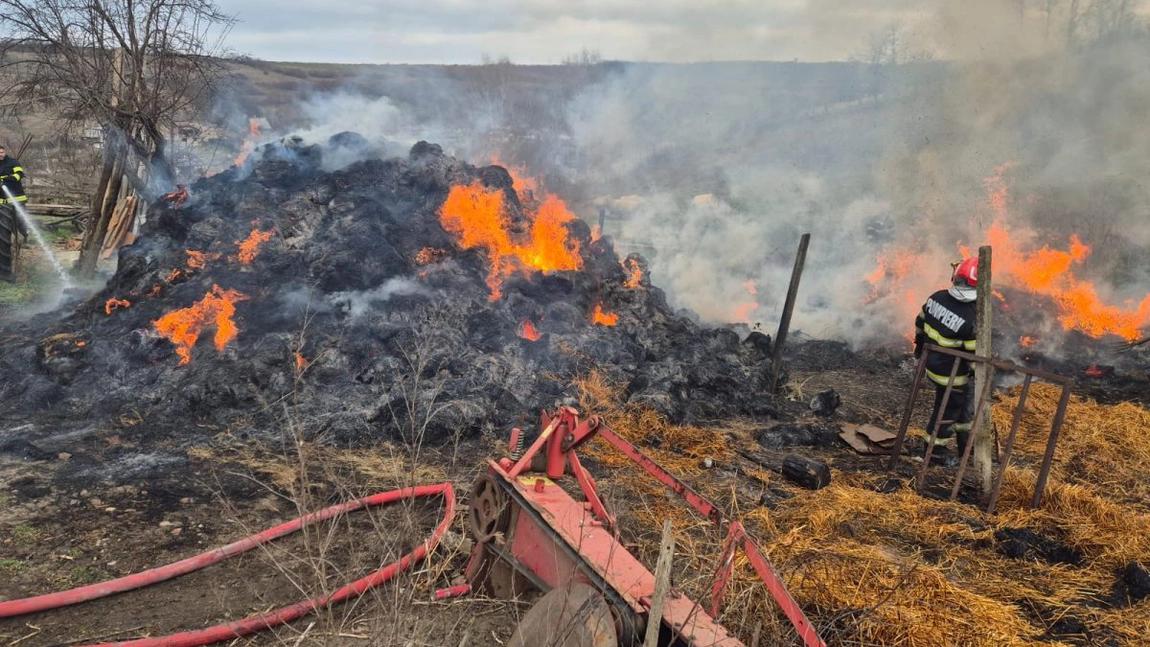 Incendiu în Miroslava! Un coș de fum a fost cuprins de flăcări