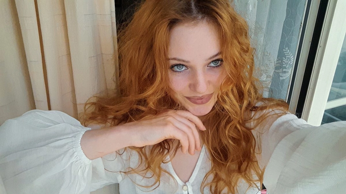 Andreea Anița a murit. Tânăra care a mobilizat România în lupta cu o formă rară de cancer s-a stins din viață