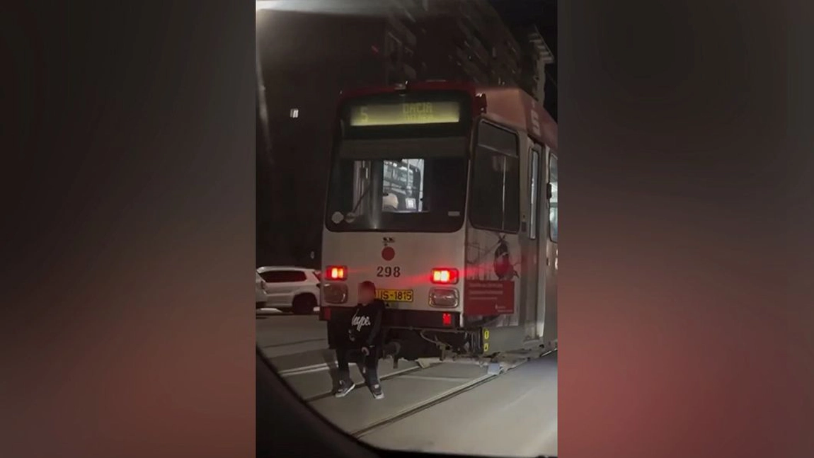 Un minor s-a urcat pe tamponul tramvaiului aflat în mers spre capăt Dacia