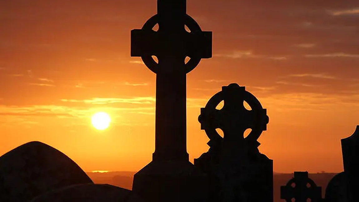 Ce trebuie să porți în portofel de Duminica Sfintei Cruci 2026 pentru belșug și noroc tot restul anului