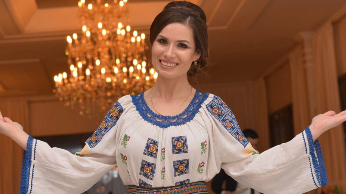 Interpreta de muzică populară Daniela Ploia, găsită leșinată pe stradă! Artista ar fi suferit un AVC!