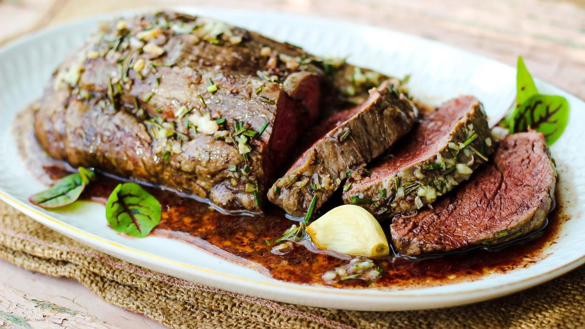 Mușchi de vită la cuptor – Rețetă simplă și delicioasă, ideală pentru orice ocazie