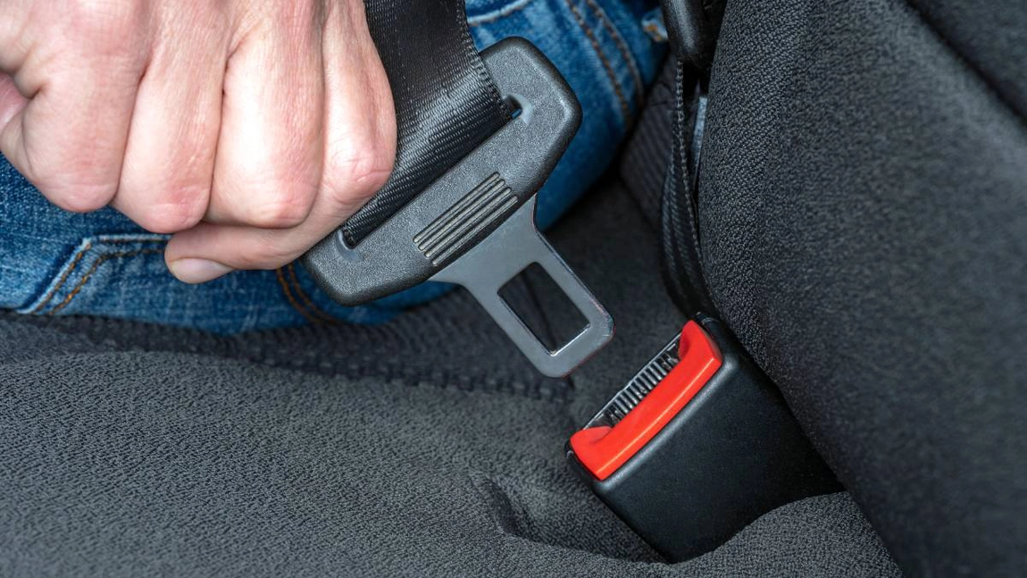 Pentru cine nu este obligatorie purtarea centurii de siguranță în localități? Iată ce spune legislația!