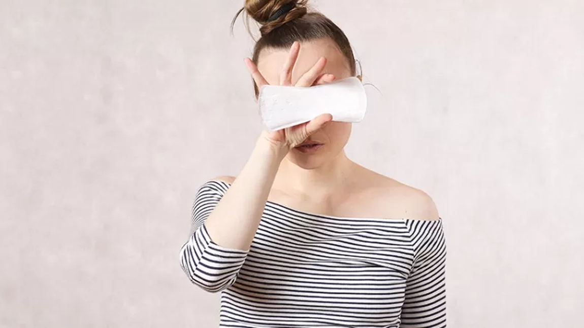 Ai scurgeri maronii în loc de menstruație? Dr. Ruxandra Dumitrescu explică care pot fi cauzele!