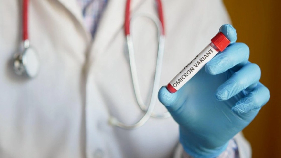 Ce simptome prezintă infecția cu Omicron la adulți? Iată tot ce trebuie să cunoști!