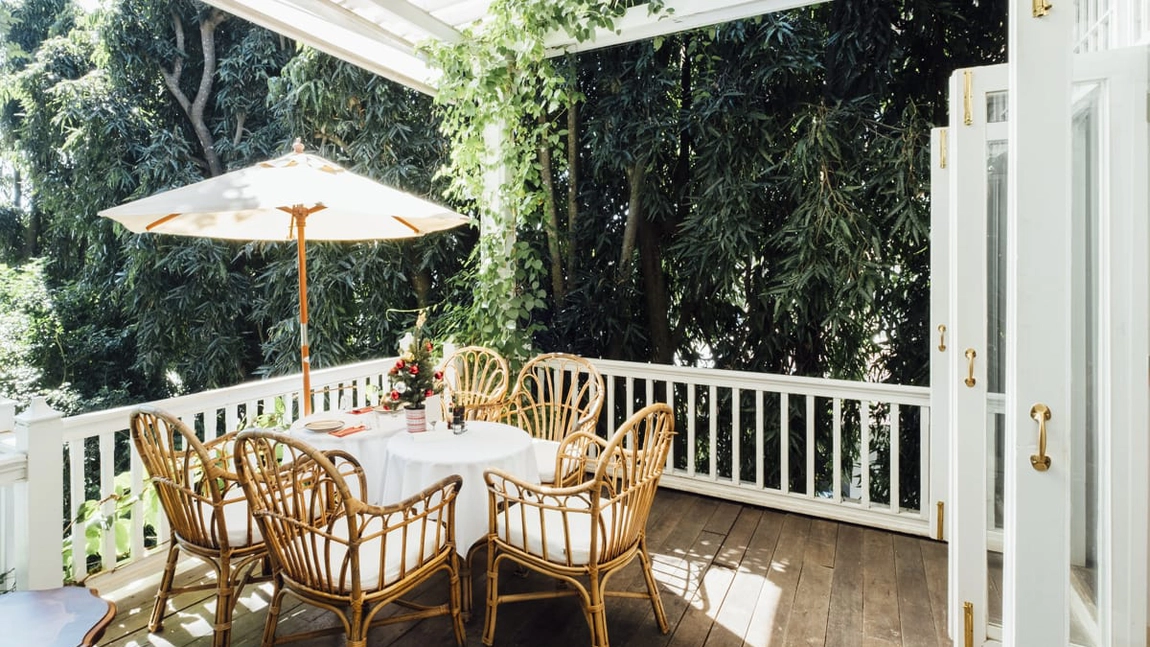 Cum să îți transformi terasa într-un loc răcoros vara?