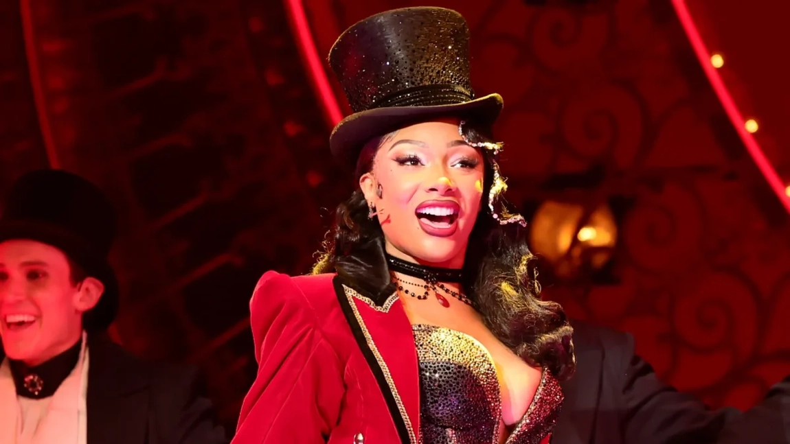 Cântăreață celebră, transportată de urgență la spital! I s-a făcut rău pe scenă: ”Toată lumea să spună o rugăciune”