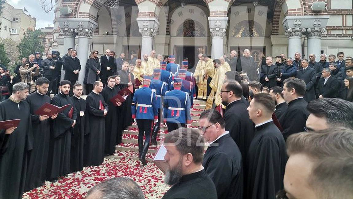 Mircea Lucescu, condus pe ultimul drum cu onoruri militare la Bellu: emoție și respect fără margini