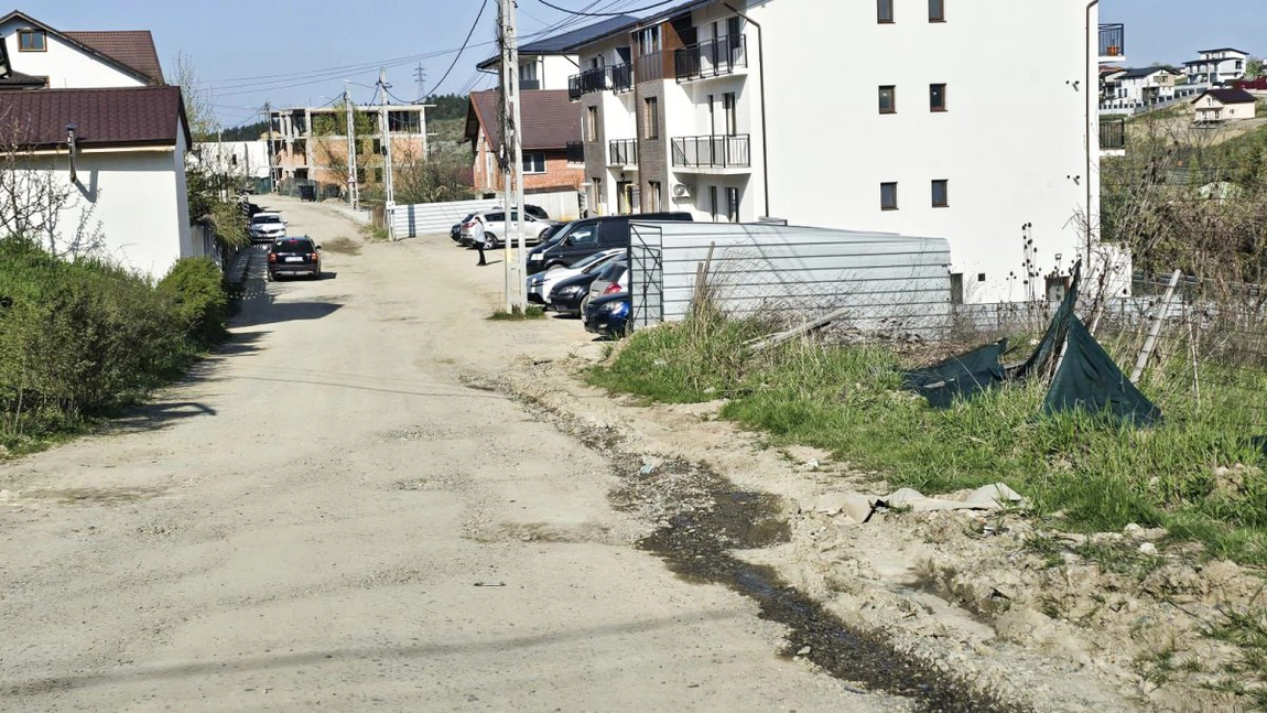 Probleme într-un cartier rezidențial din Iași! Un deal este afectat de alunecări de teren, după ce în ultimii ani au fost construite mai multe blocuri