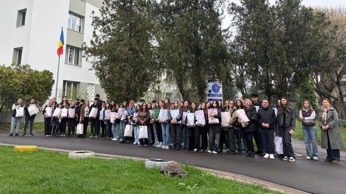 Elevii de la Colegiul „Virgil Madgearu” Iași au adus bucurie bunicilor din Bivolari printr-un proiect emoționant de Paște