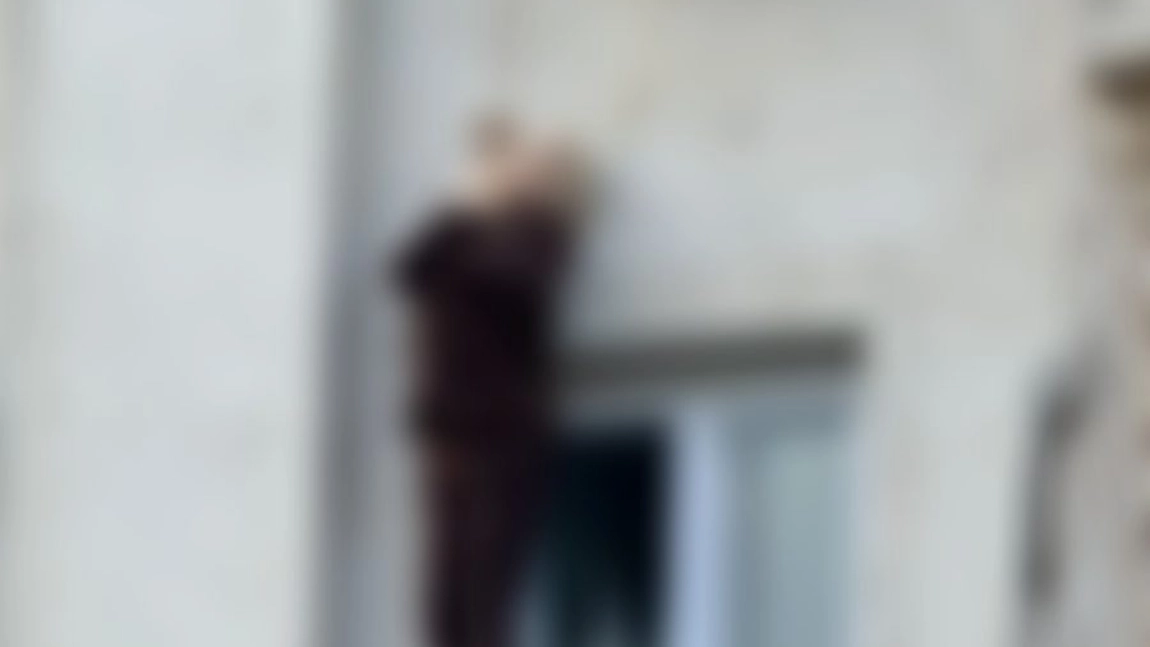 Tragedie în Piața Alba Iulia: O femeie s-a spânzurat de geamul apartamentului sub privirile trecătorilor