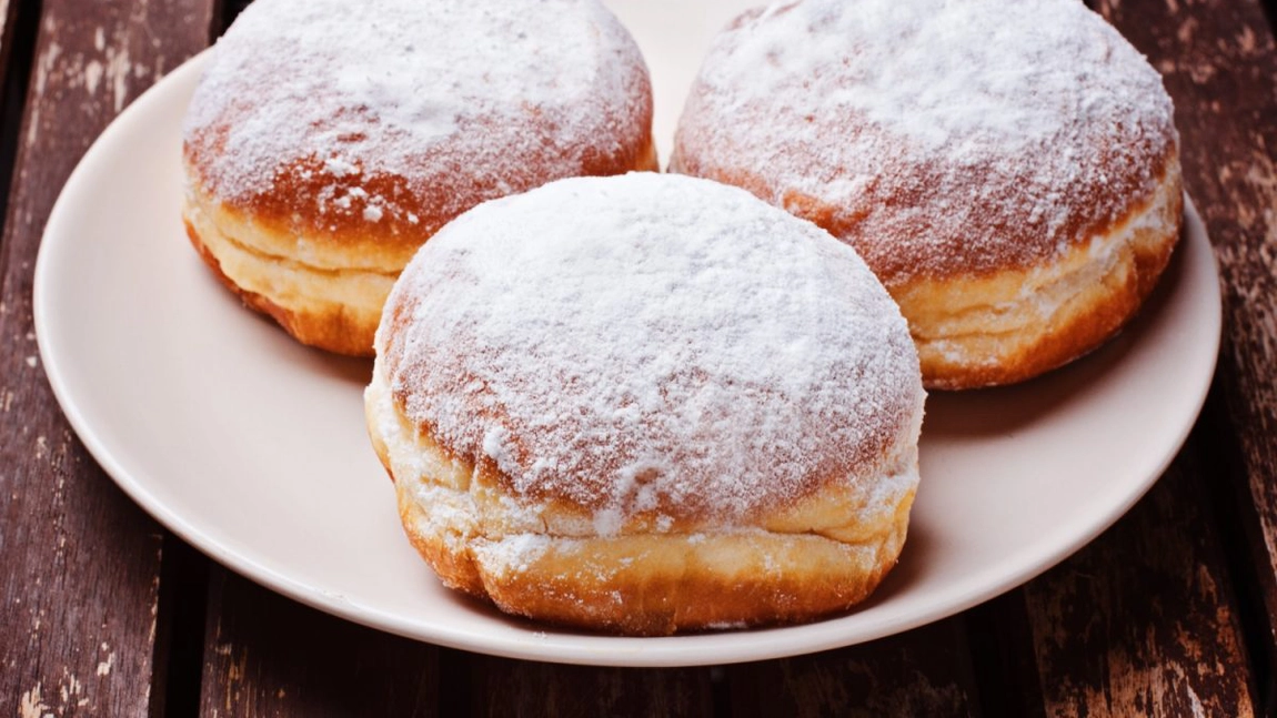 Gogoși pufoase cu drojdie uscată – Rețetă simplă și delicioasă, ideală pentru un moment de răsfăț!