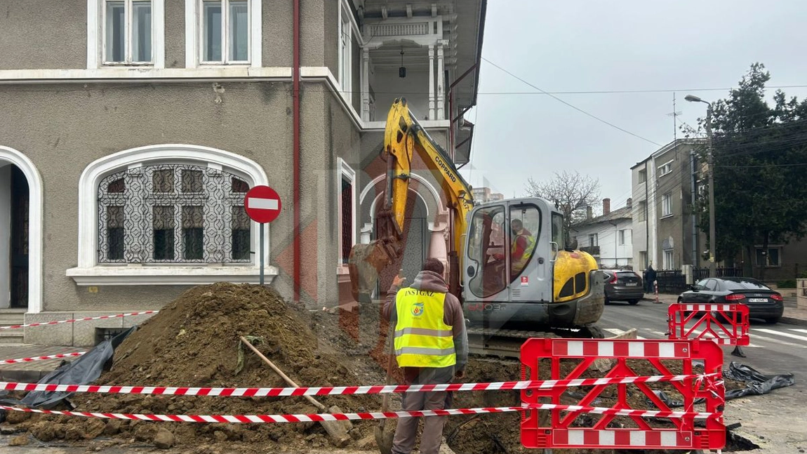 Lucrări pe cea mai ciopârțită stradă din Iași! Este a patra intervenție după asfaltarea recentă - VIDEO