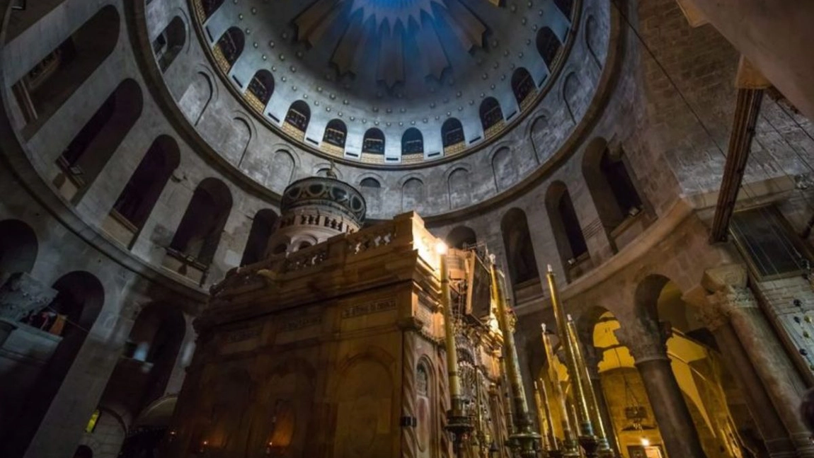 Lumina Sfântă s-a aprins la Ierusalim