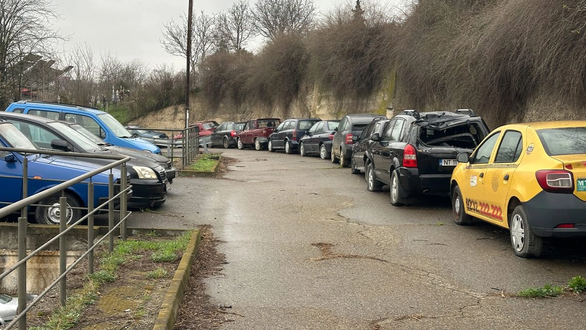 Primăria Iași a reușit să vândă cele 27 de autoturisme abandonate și scoase la licitație! Prețul oferit a fost 12.910 lei
