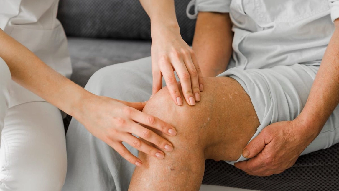 Remedii pentru durerile de genunchi – Dr. Sorina Mustațea explică care sunt cauzele și cum le poți trata eficient!