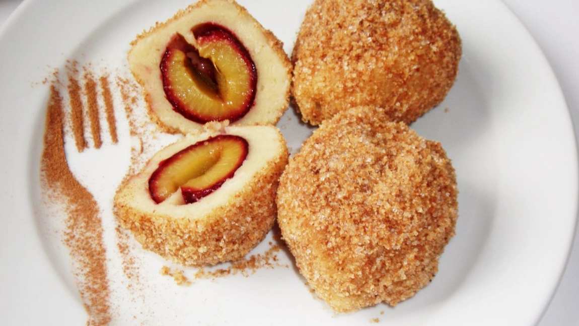 Rețetă pentru niște găluște cu prune cu griș delicioase – Preparat tradițional, ce amintește de copilărie!