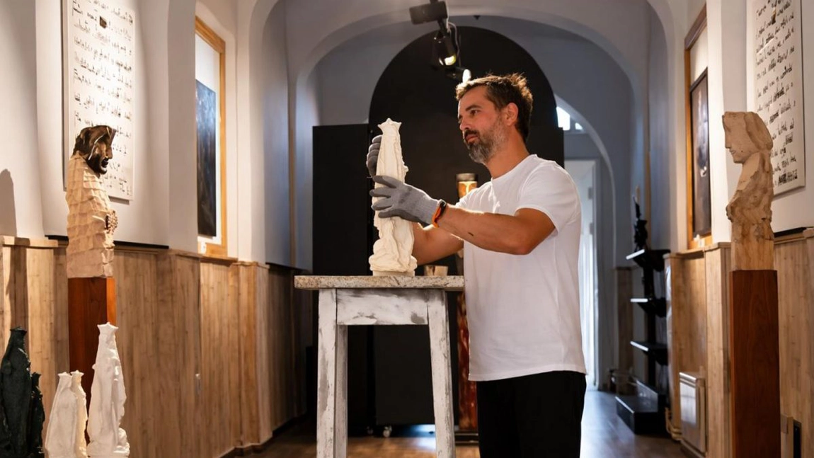 „Mythodea”, universul sculptural al lui Vladlen Babcinețchi, expus la Palatul Culturii din Iași