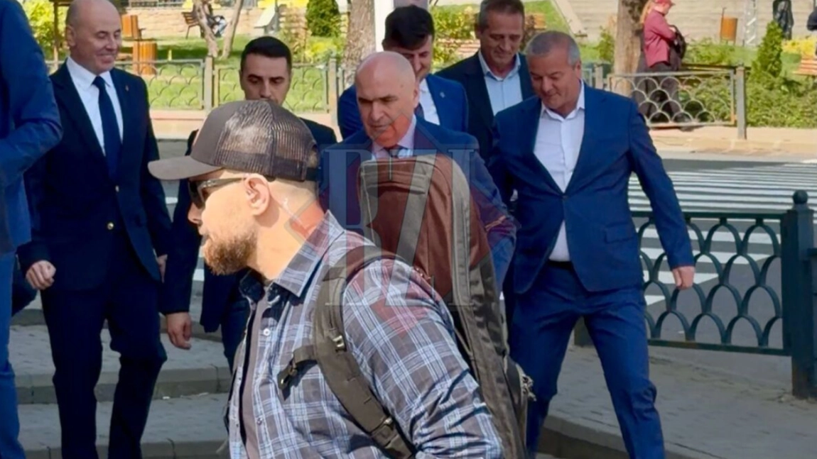 Premierul demis Ilie Bolojan a ajuns la Iași! Începe paranghelia organizată de marioneta Alexandru Muraru și penalul Costel Alexe