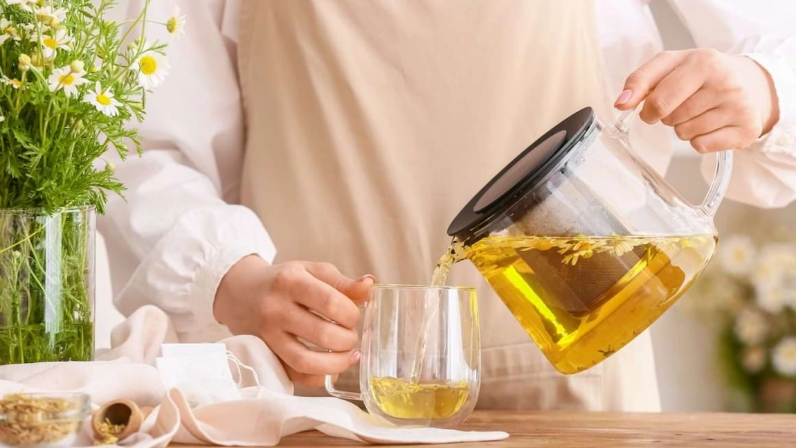 Ce ceaiuri sunt bune pentru durerile în capul pieptului? Dr. Oana Cuzino explică ce remedii naturale funcționează și când să apelezi la un medic!
