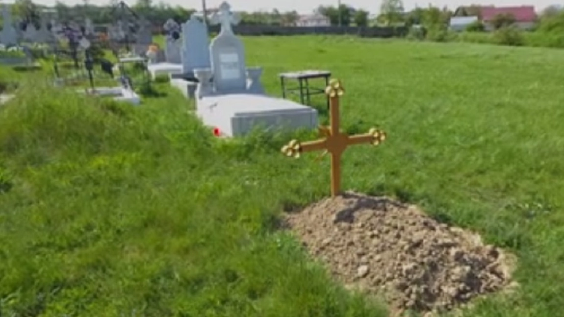 Scandal într-o comună din Iași: preot acuzat că a mutat morţii cu roaba fără acordul familiilor