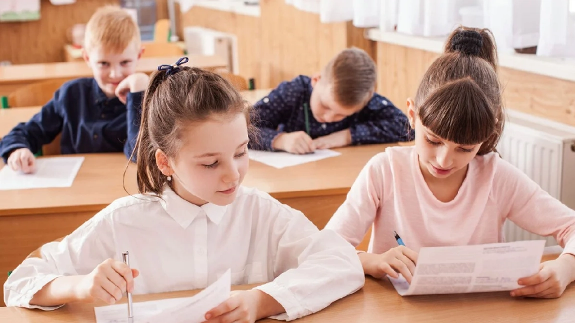 Începe Evaluarea Națională la clasa a IV-a, iar Ministerul Educației a venit cu modificări importante. Învățătorii vor trebui să facă planuri individuale de învățare