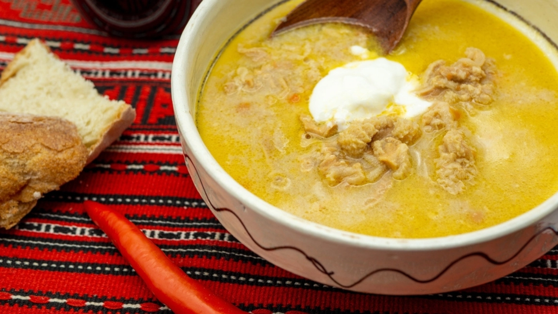 Ce ingrediente sunt necesare pentru ciorba de burtă? Iată ce să adaugi pentru a ieși perfectă!