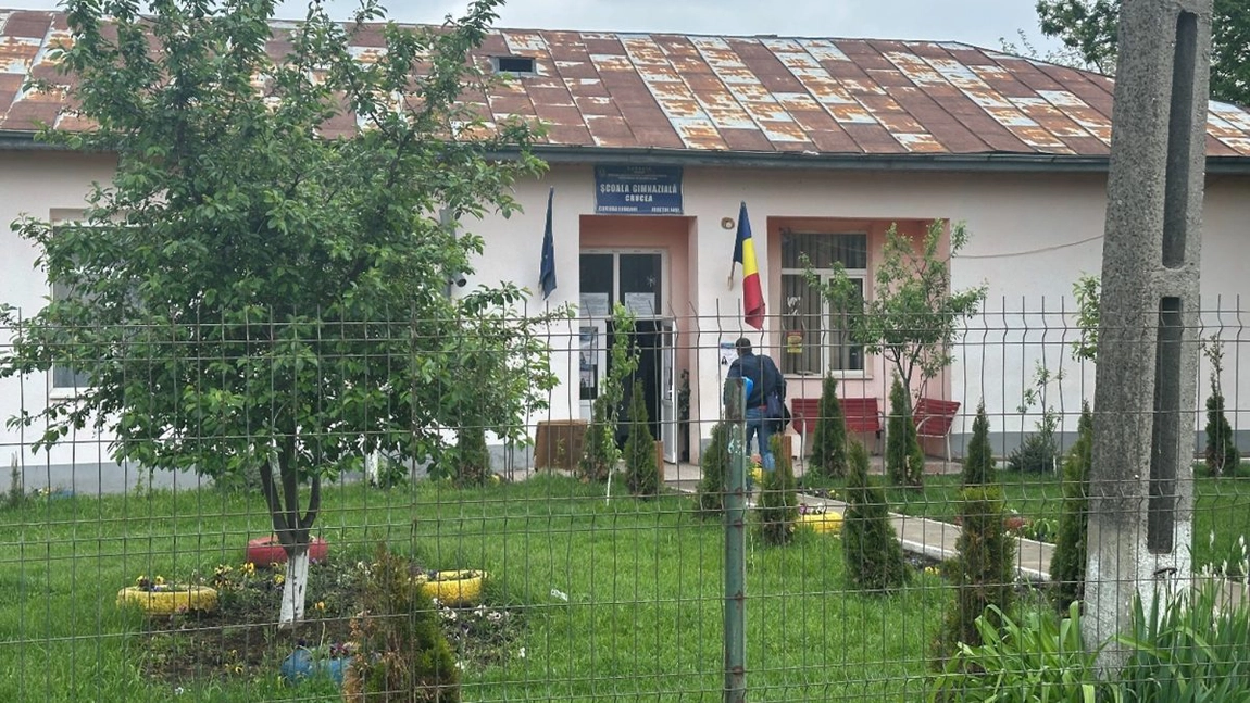 Inspectoratul Școlar Iași confirmă că cele două posturi de educatoare de la Școala Gimnazială Crucea au fost cu dedicație: „S-a considerat că pot fi modele de urmat”