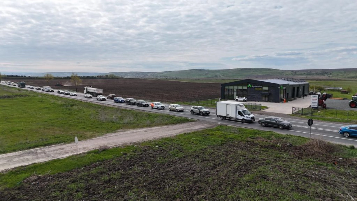 Blocaj total la ieșirea din Iași, de 1 Mai! Șoferii au rămas în coloană ore întregi spre Lețcani și Podu Iloaiei