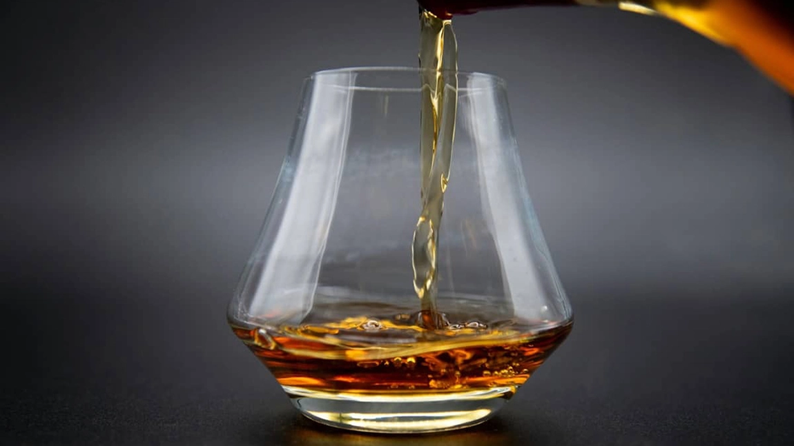 Istoria fascinantă a whisky-ului bourbon: de la origini până astăzi