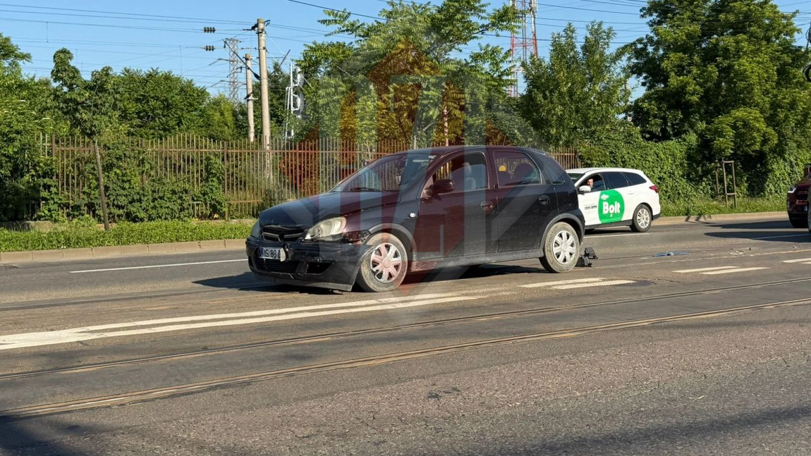 Accident rutier în zona Pod de Piatră. Două autoturisme implicate