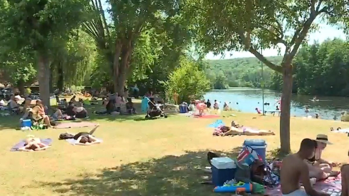Val de căldură extremă în Europa! 10 persoane au murit înecate în Franța