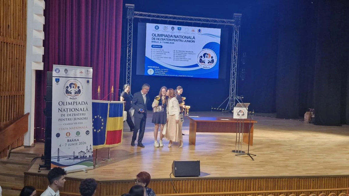 Iașul strălucește la Olimpiada Națională de Dezbateri pentru Juniori! O elevă de clasa a VIII-a a câștigat titlul de „Cel mai bun vorbitor”