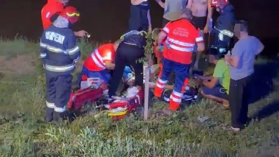 Transfer de urgență la Iași pentru un adolescent de 16 ani resuscitat după înec