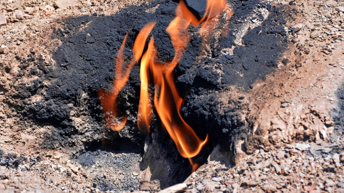 Accesul turiștilor la unul dintre cele mai vizitate obiective naturale din România, blocat de proprietara terenului