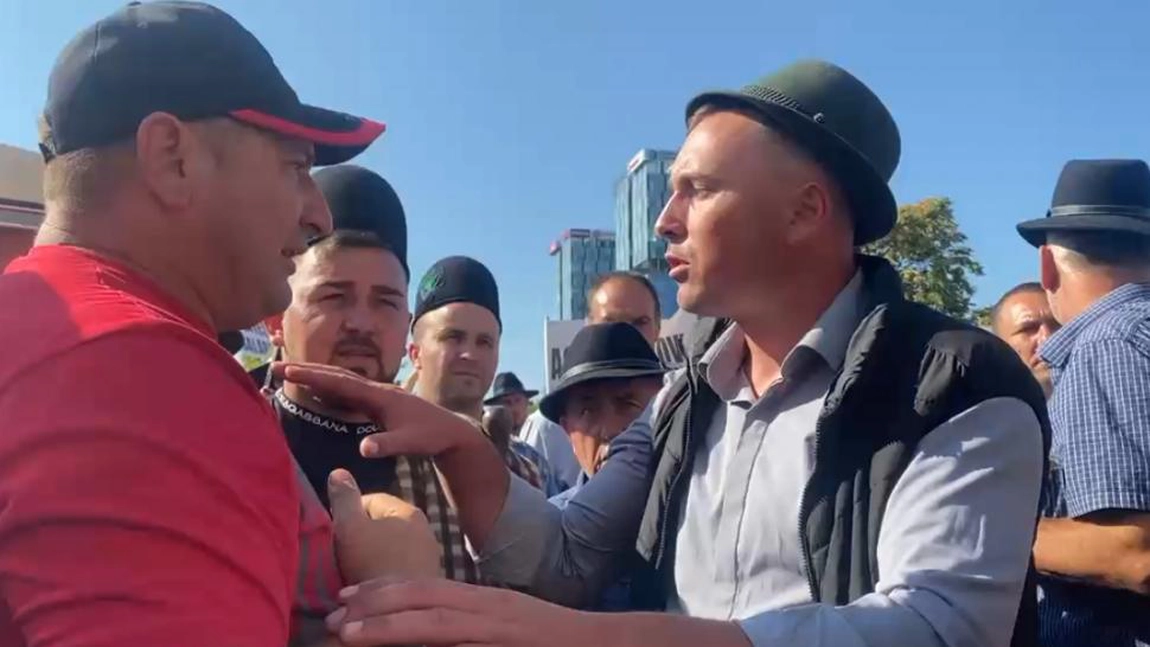 Protestul ciobanilor se mută la Cotroceni: noapte petrecută sub cerul liber și negocieri la nivel înalt
