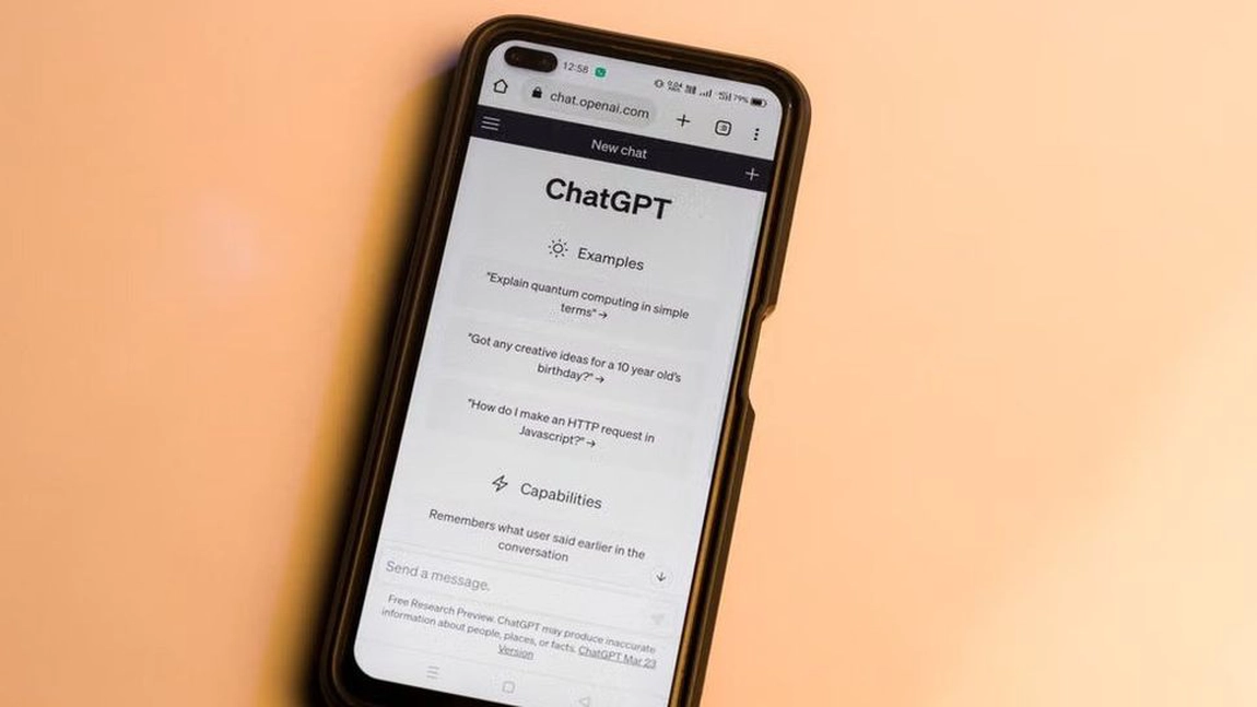 Ultimele zile fără reclame pe ChatGPT. De luni, chiar și unii utilizatori care plătesc abonament vor începe să le vadă