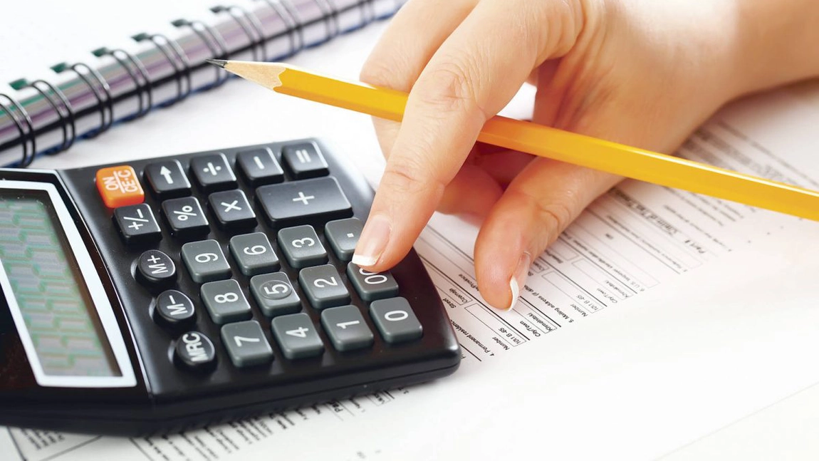 Legea salarizării 2026 schimbă modul de calcul al salariilor. Vechimea aduce majorări succesive pentru bugetari