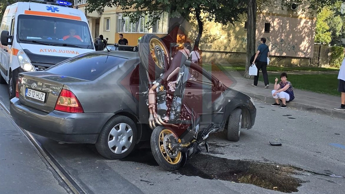 Accident în zona Canta din Iași! O motocicletă a intrat în plin într-un autoturism