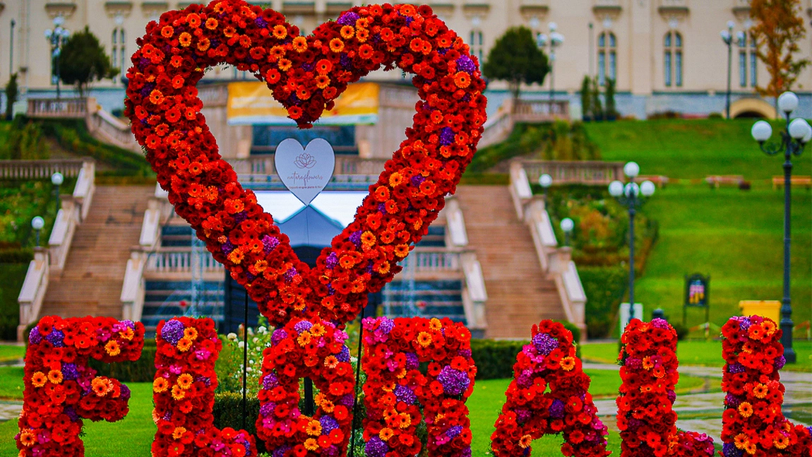 Florall – Festivalul Artei Florale revine în Grădina Palas.  Peste 23 de instalații din flori naturale, teatru, concerte și surprize pentru întreaga familie