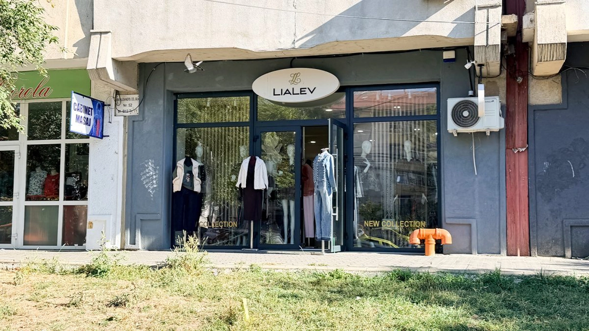 Noi valuri de furturi în cartierul Alexandru cel Bun din Iași! Un magazin de haine a fost prădat de hoți, însă camerele au surprins totul