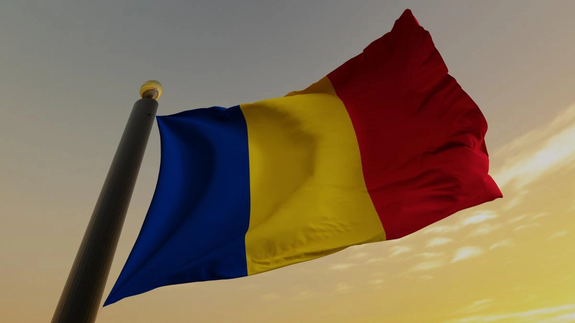 Oficialii, obligați să sărute Drapelul României. Cine refuză ar putea plăti până la 10.000 de lei