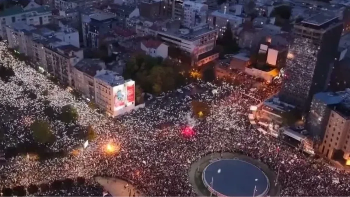 Miting de amploare la Belgrad: 150.000 de oameni au cerut combaterea corupției și respectarea statului de drept