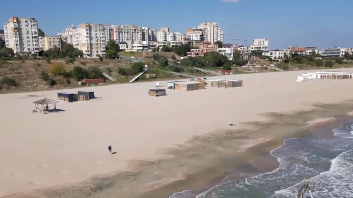 Marea înghite zeci de metri din plajele extinse din Mamaia. Cum s-a schimbat litoralul în doar câțiva ani
