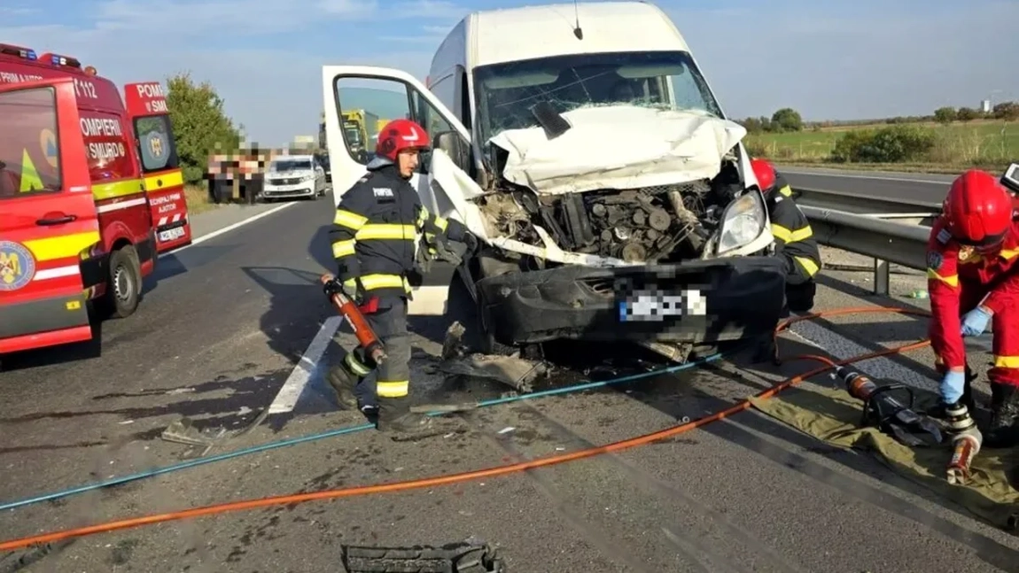 Accident în lanț! Trei vehicule s-au ciocnit, iar trei bărbați au avut nevoie de îngrijiri medicale