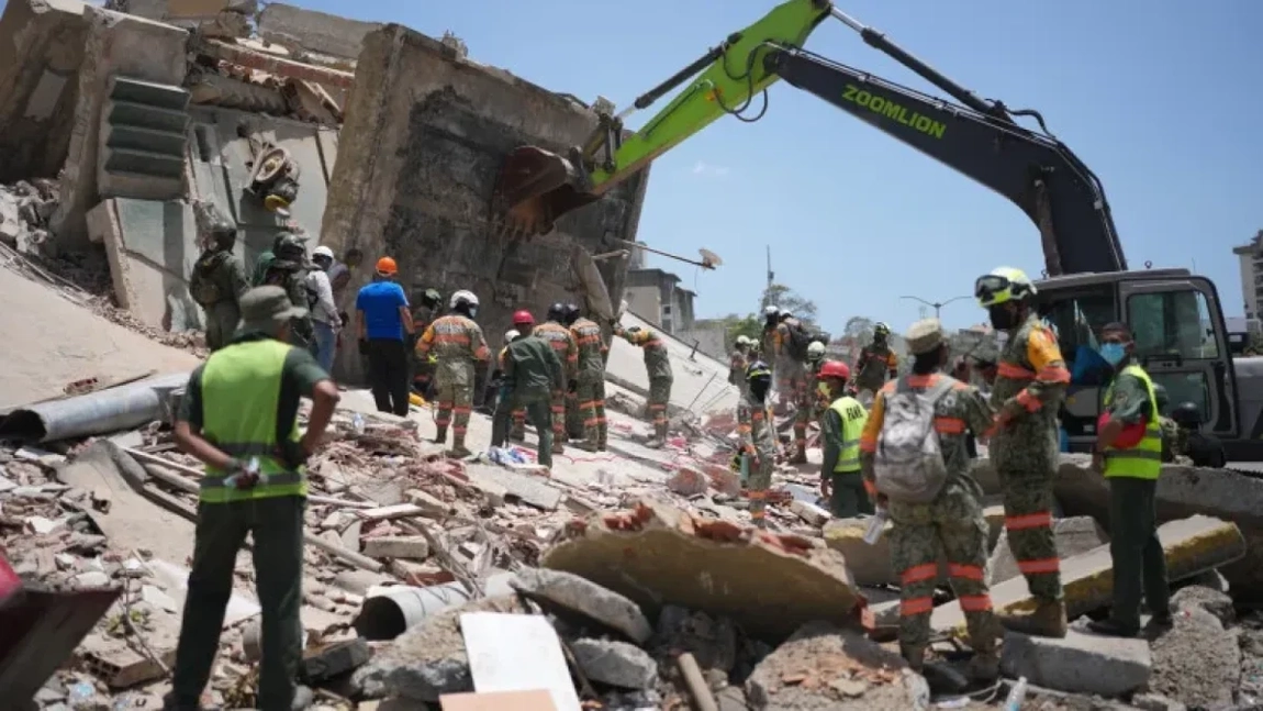 Venezuela, 100 de zile de la dublul cutremur devastator. Sute de oameni au aprins lumânări pentru victime