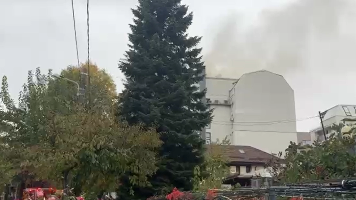 Incendiu la mansarda unui bloc cu șase etaje din Sectorul 1 al Capitalei. Două persoane au avut nevoie de îngrijiri medicale